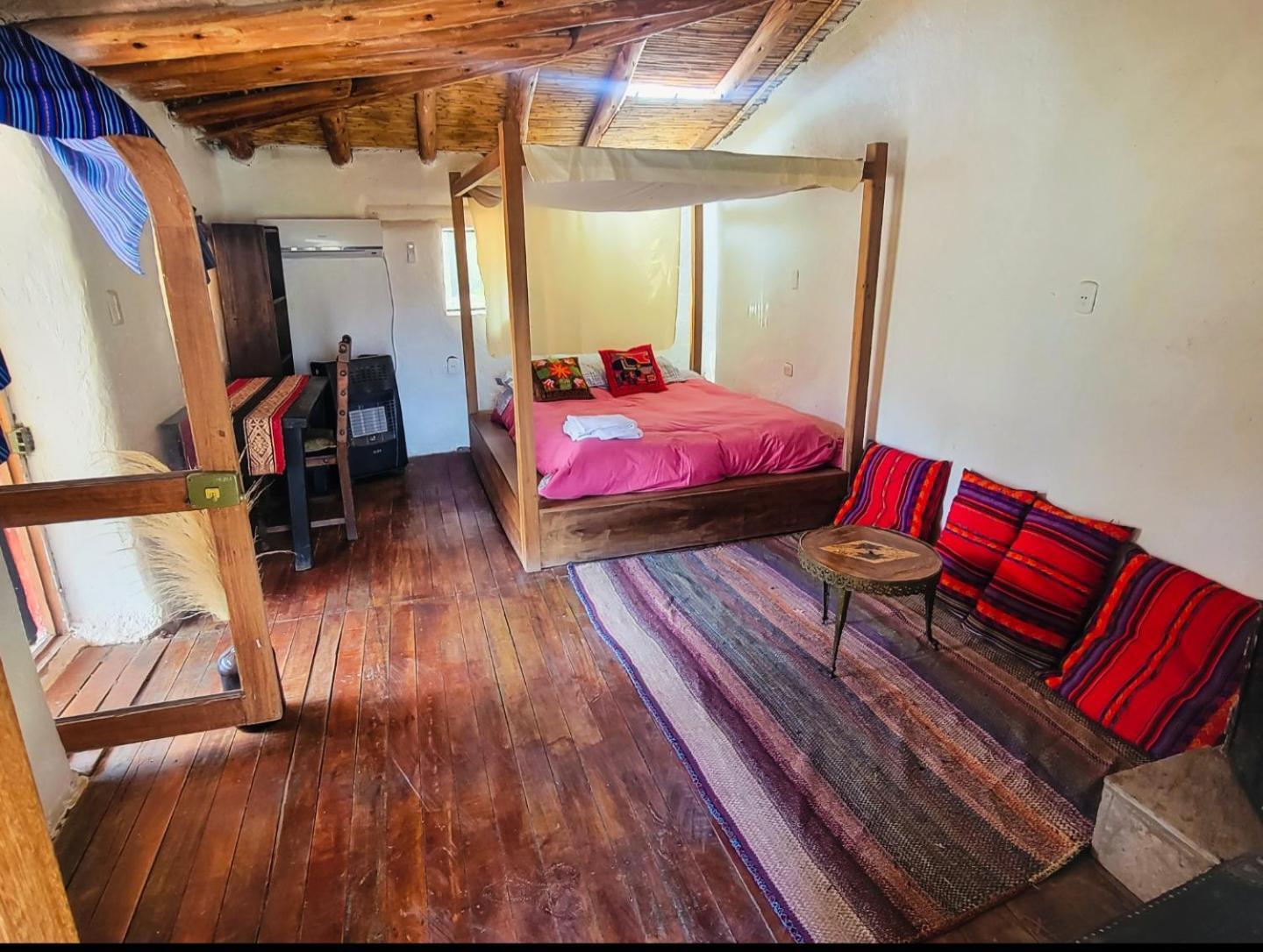Wolf Totem Steam Punk Guesthouse Pisac Rum bild